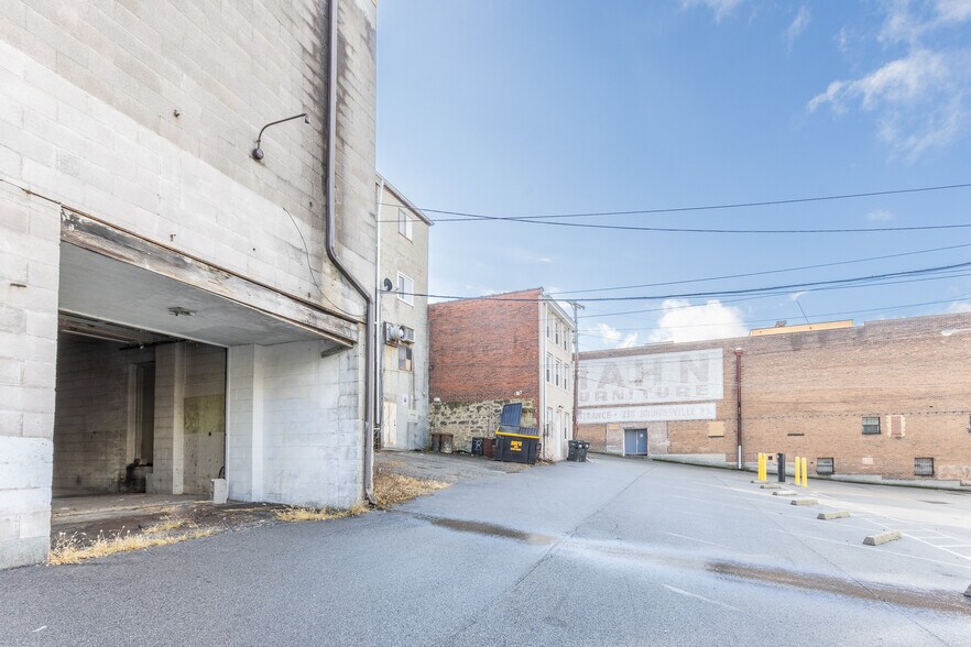 More Photos Of 202 Brownsville Rd, Pittsburgh Storefront For Lease