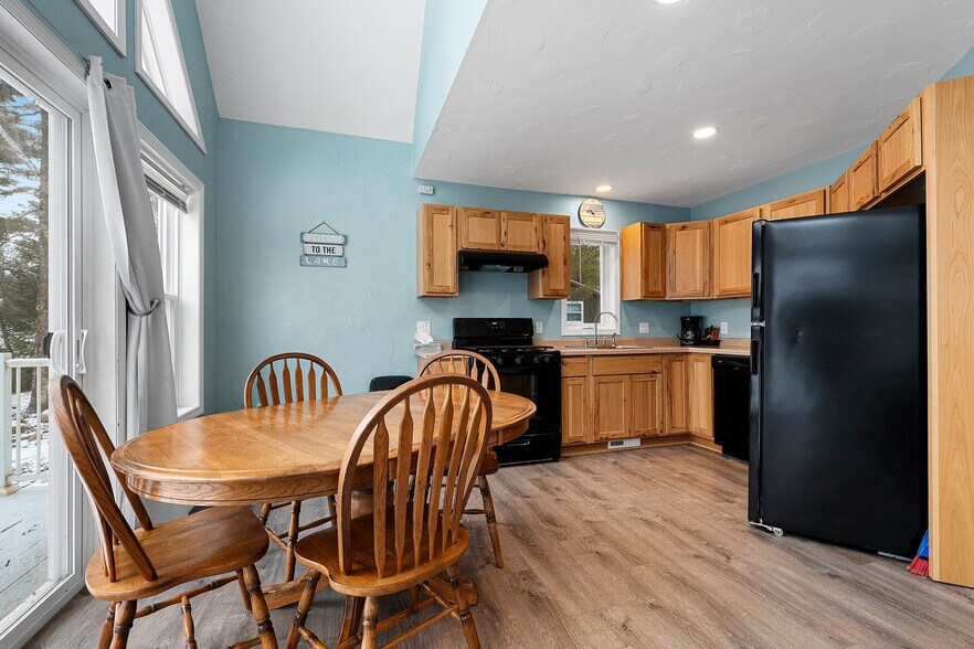 More Photos Of 18398 Waubee Park Ln, Lakewood Hotel For Sale