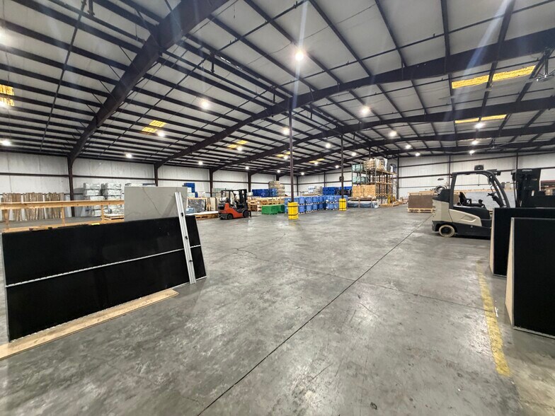 More Photos Of 3520 Old Metro Pky, Fort Myers Warehouse For Lease