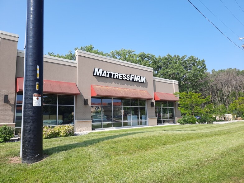 More Photos Of 2626 S Oneida St, Green Bay Storefront For Lease