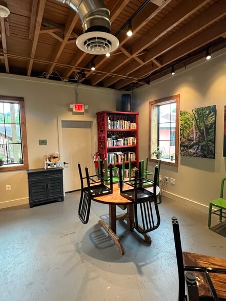 More Photos Of 238 W Main St, Romney General Retail For Lease