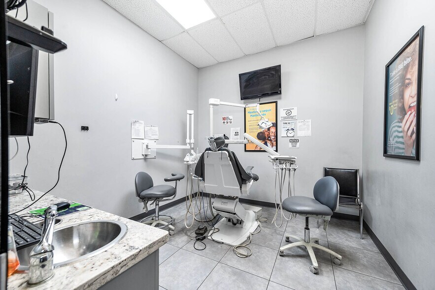 More Photos Of 8530 S Braeswood Blvd, Houston Freestanding For Lease