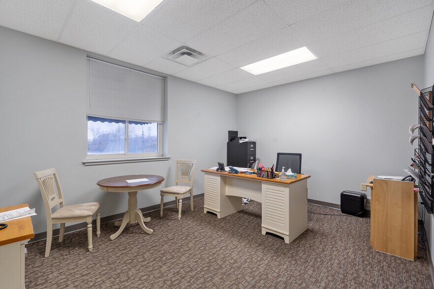 More Photos Of 34 Wright Ave, Auburn Truck Terminal For Sale