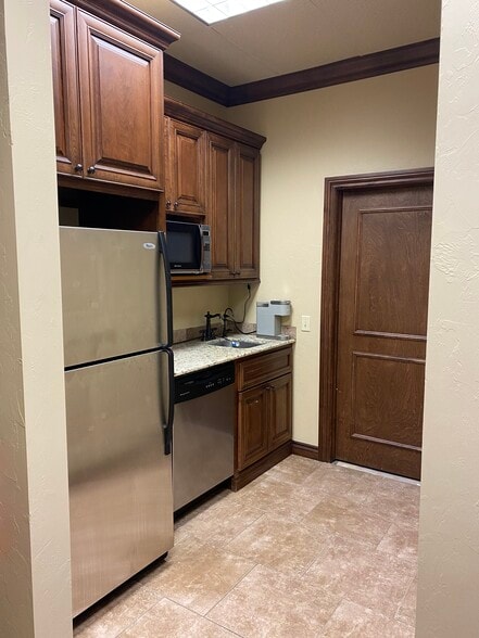 More Photos Of 307 E Danforth Rd, Edmond Office Residential For Sale