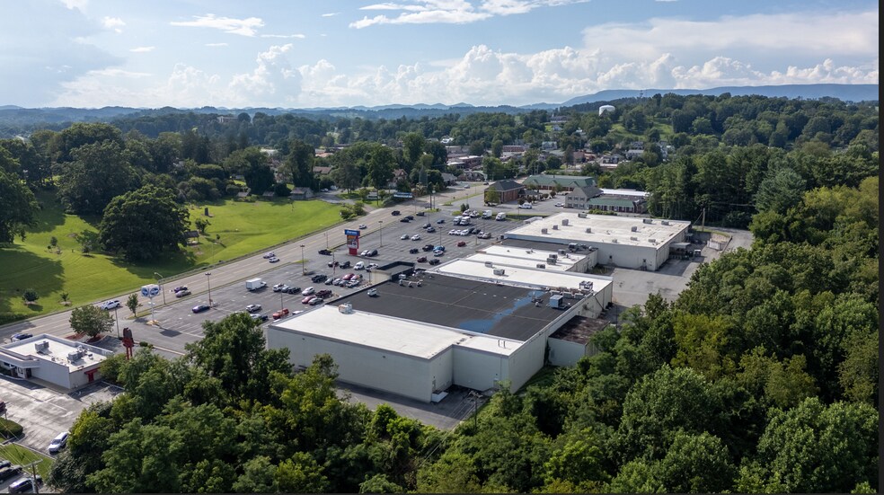 More Photos Of 398-466 Cummings St, Abingdon General Retail For Lease