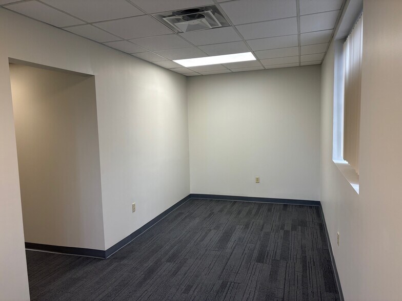 More Photos Of 85 S Long St, Williamsville Office For Lease