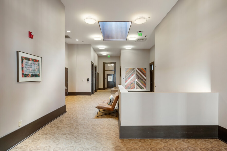 More Photos Of 108 S Walnut St, Muncie Office For Sale