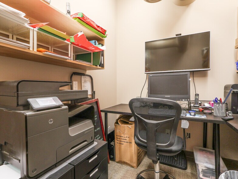 More Photos Of 4817 50 Street, Stettler Storefront Retail Office For Sale