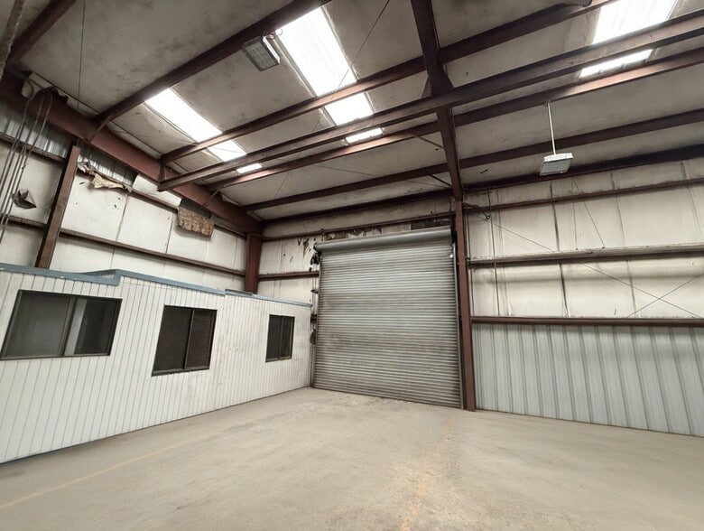 More Photos Of 12625 40th St N, Clearwater Warehouse For Lease