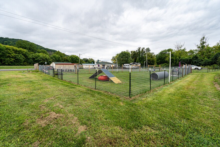More Photos Of 12167 Lee Hwy, Sperryville Veterinarian Kennel For Sale