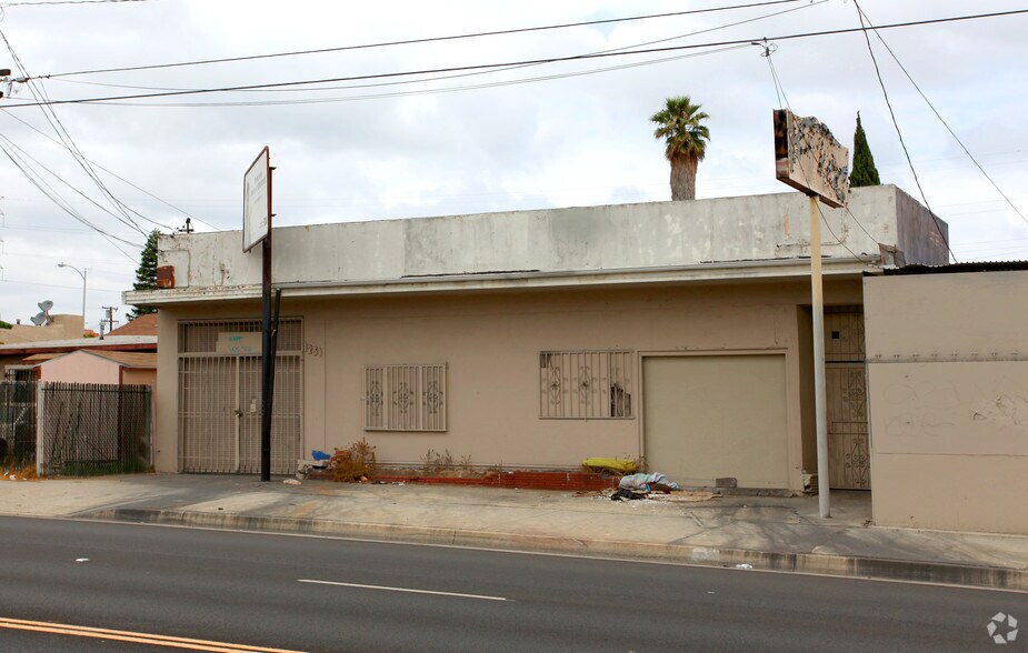 More Photos Of 1251 W Century Blvd, Los Angeles Manufacturing For Lease