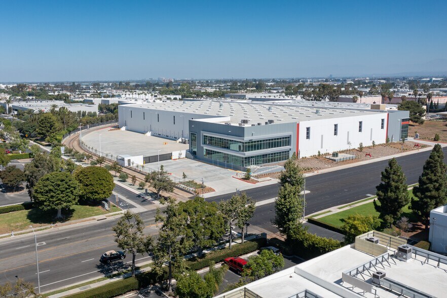 More Photos Of 17451 Von Karman Ave, Irvine Warehouse For Lease