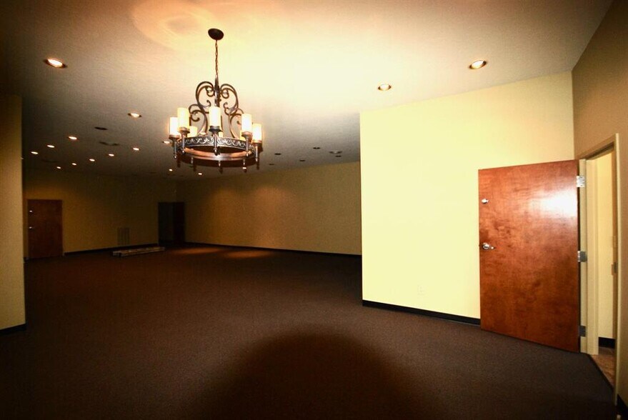 More Photos Of 44 Three Way Ln, Humboldt Office For Sale
