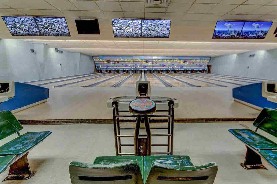 More Photos Of 501-511 E Racine St, Jefferson Bowling Alley For Sale