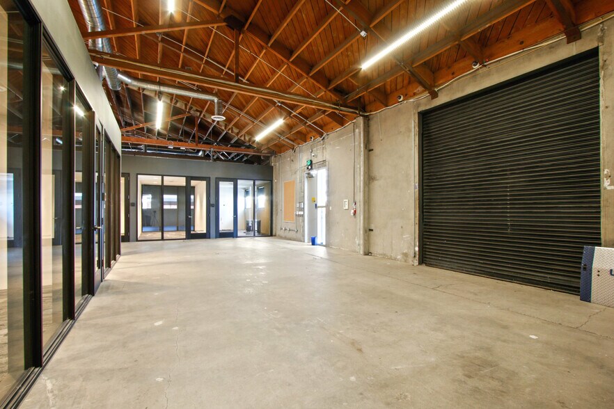 More Photos Of 3650 S Holdrege Ave, Los Angeles Light Manufacturing For Lease