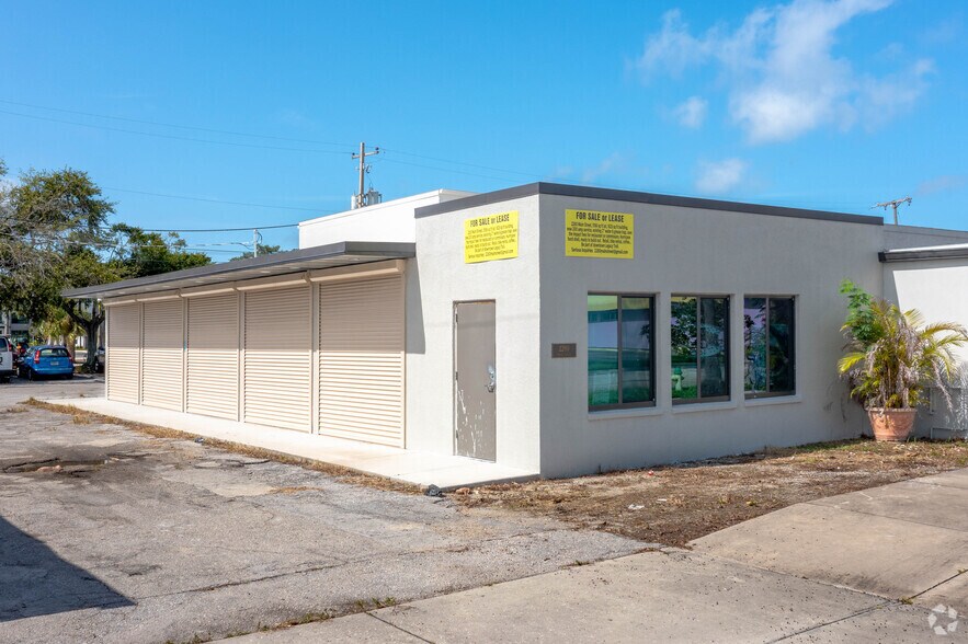 Primary Photo Of 2280 Main St, Sarasota Freestanding For Lease