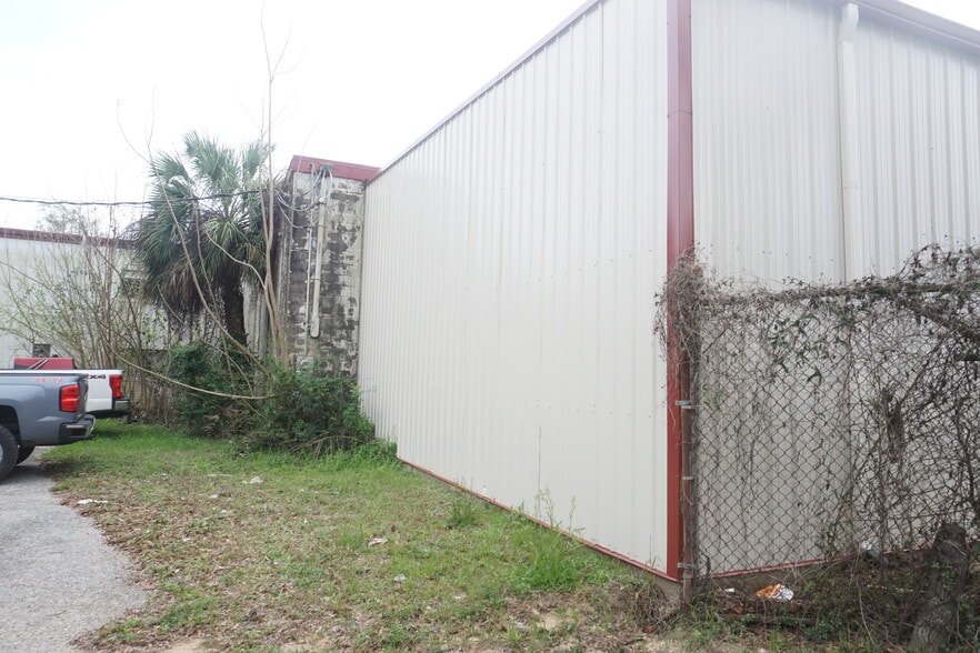 More Photos Of 3605 N Davis Hwy, Pensacola Warehouse For Sale