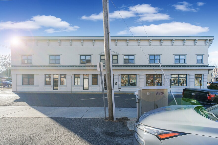 More Photos Of 6 Drummond Pl, Red Bank Office For Lease