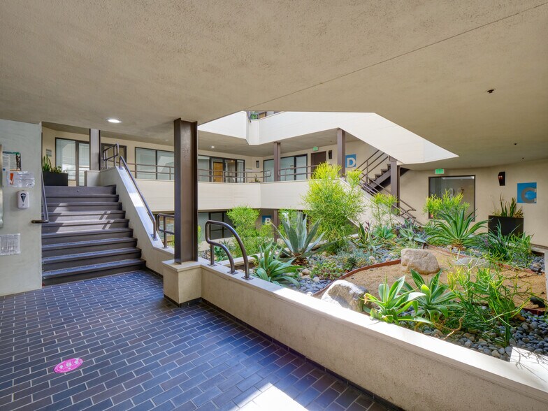 More Photos Of 860 Via de la Paz, Pacific Palisades Office Residential For Lease