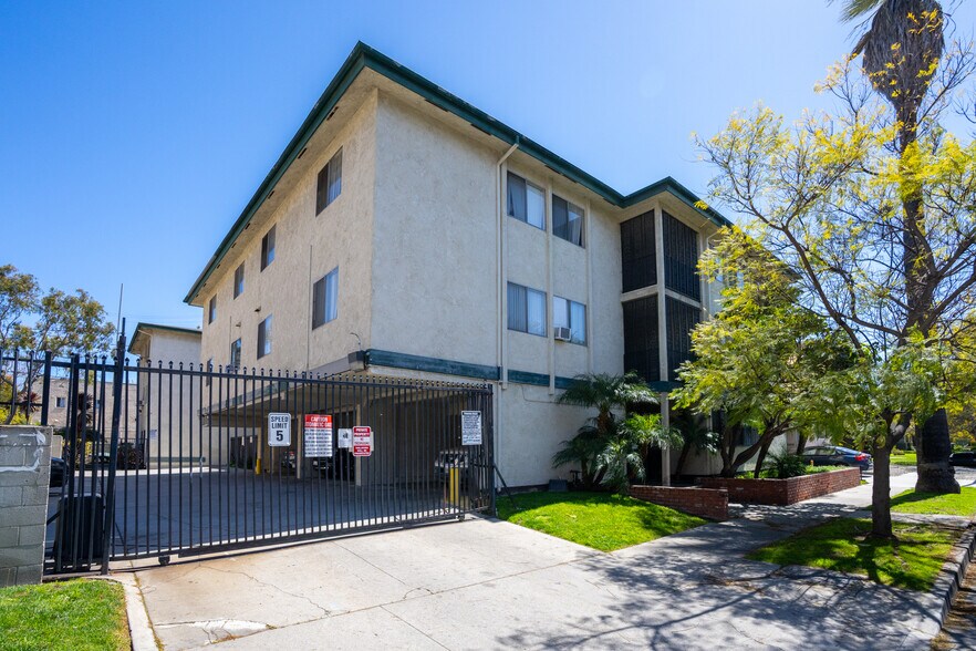 More Photos Of 2622 S Hobart Blvd, Los Angeles Apartments For Sale