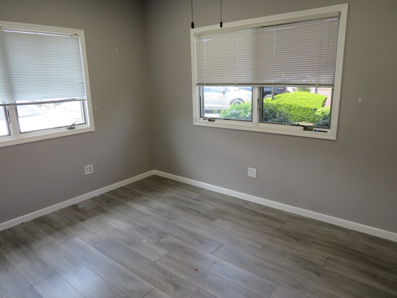 More Photos Of 1715 N Division St, Morris Unknown For Lease