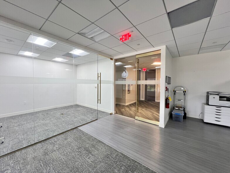 More Photos Of 800 S Douglas Rd, Coral Gables Office For Lease