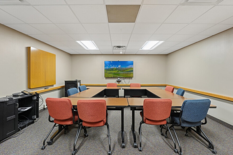 More Photos Of 2500 Park Ave, Minneapolis Office For Sale