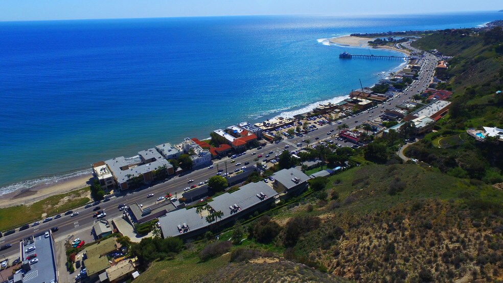 More Photos Of 22619 Pacific Coast Hwy, Malibu Loft Creative Space For Lease