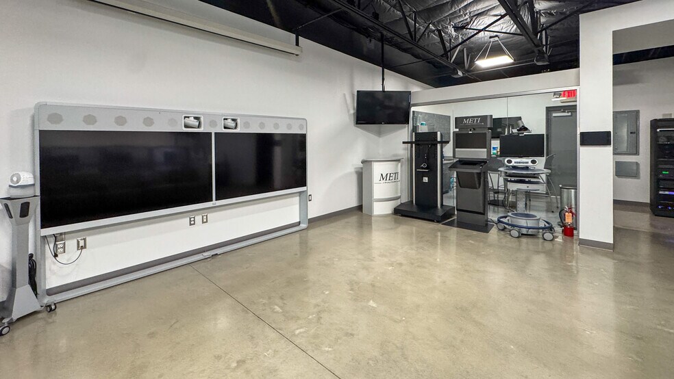 More Photos Of 8550 Boeing Dr, El Paso Office For Lease