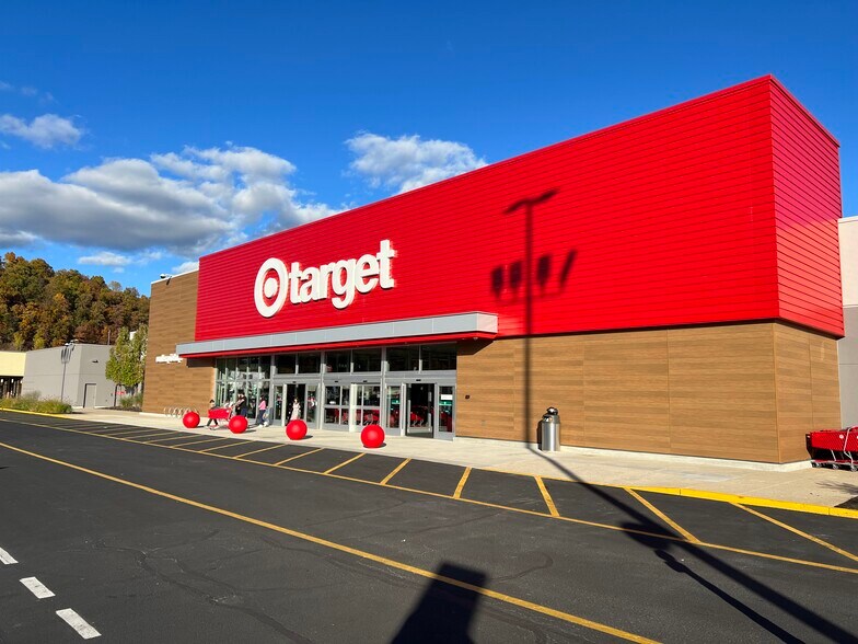 More Photos Of 100-300 Liberty Sq, Hurricane Storefront For Lease