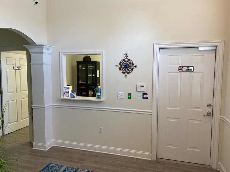 More Photos Of 8833 Perimeter Park Blvd, Jacksonville Medical For Lease