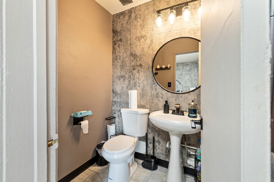 More Photos Of 4100-4102 W Magnolia Blvd, Burbank Storefront For Sale