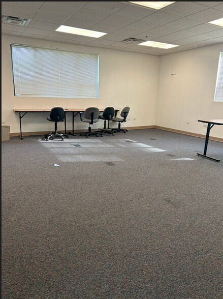 More Photos Of 14240 Dante Ave, Dolton Loft Creative Space For Lease