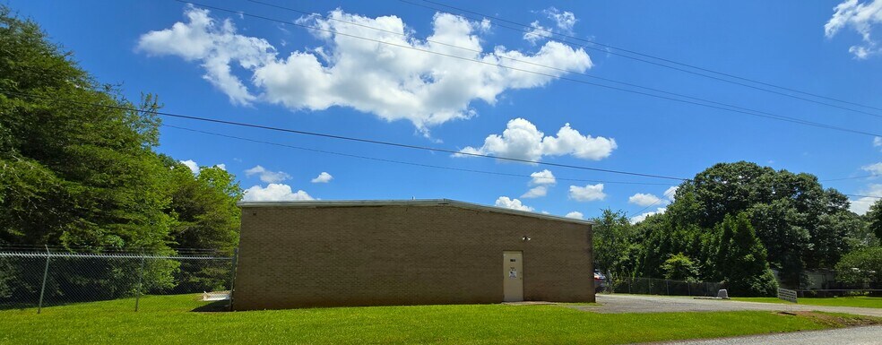 More Photos Of 994 Rhyne Rd, Clover Light Manufacturing For Sale