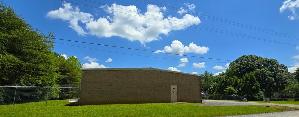 More Photos Of 994 Rhyne Rd, Clover Light Manufacturing For Sale