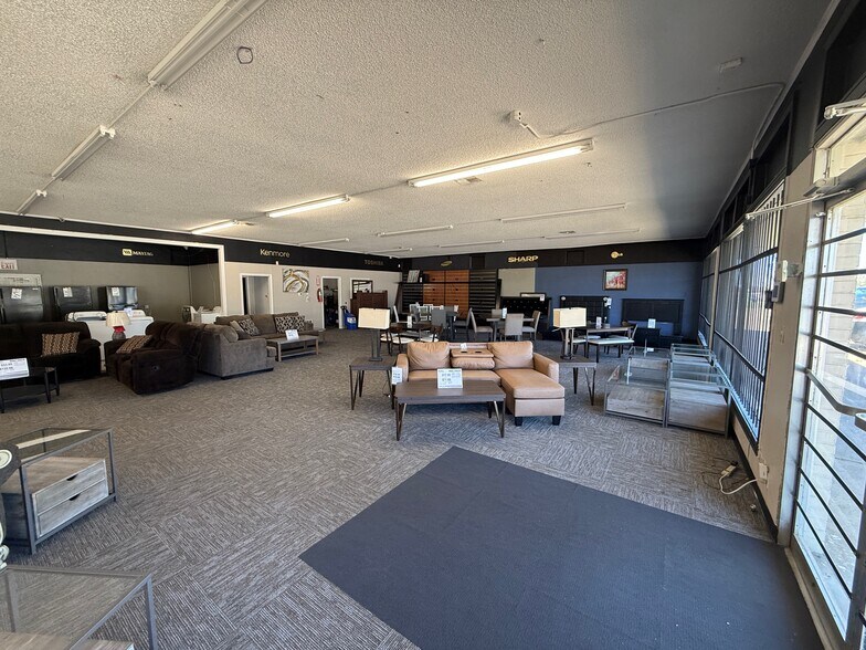 More Photos Of 1404 W Gentry Pky, Tyler Freestanding For Sale