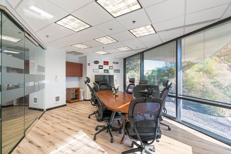 More Photos Of 5350 Shawnee Rd, Alexandria Medical For Sale