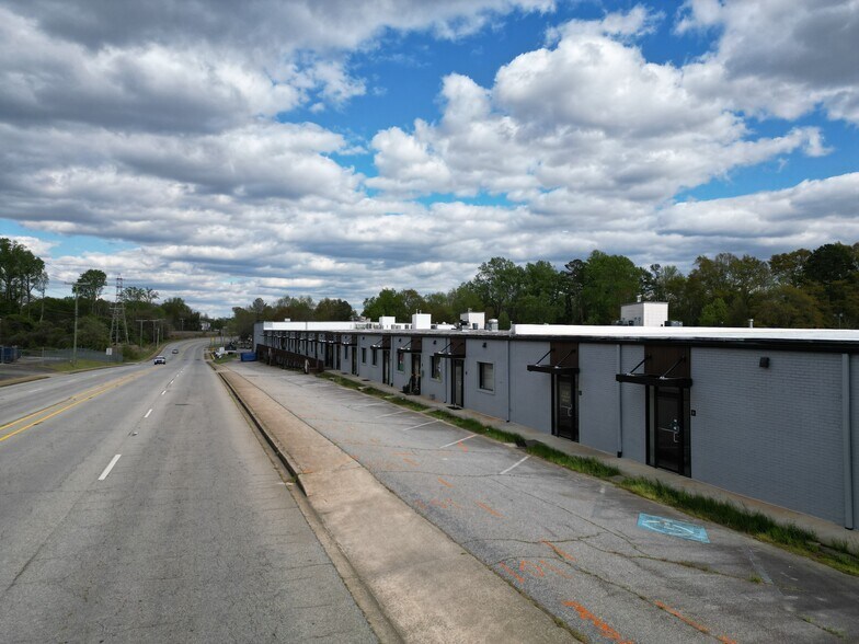More Photos Of 900 E Main St, Easley Storefront Retail Office For Lease