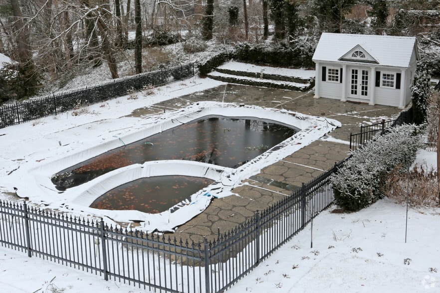 More Photos Of 12 Glenwood Rd, Roslyn Specialty For Sale