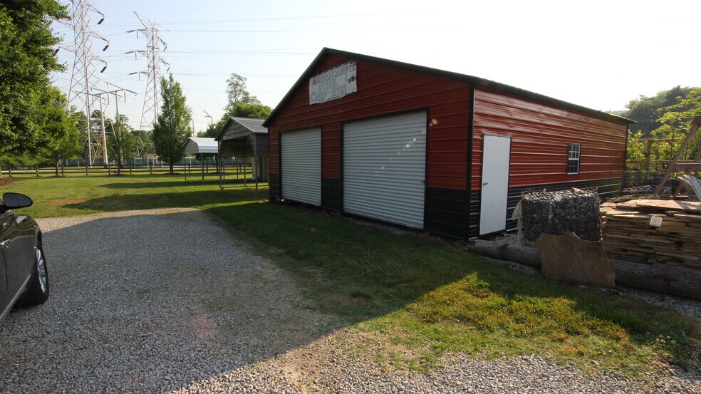 More Photos Of 3935 Blanton Ln, Louisville Garden Center For Sale