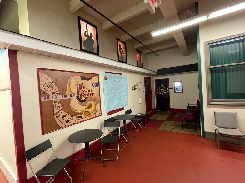 More Photos Of 202 S 3rd St, Coopersburg Storefront For Lease