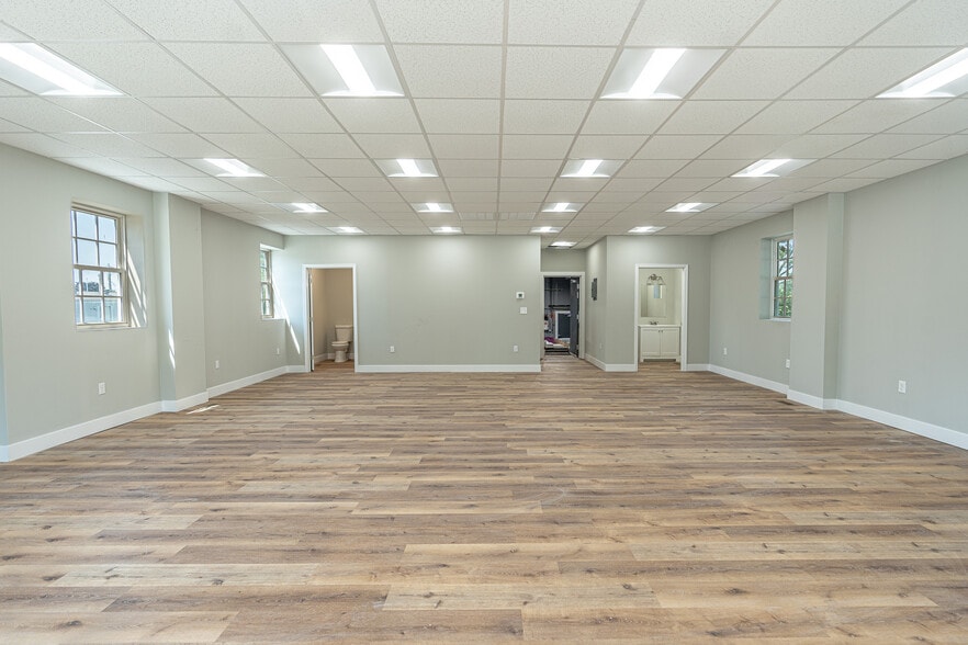 More Photos Of 730 S Marlyn Ave, Essex Flex For Lease