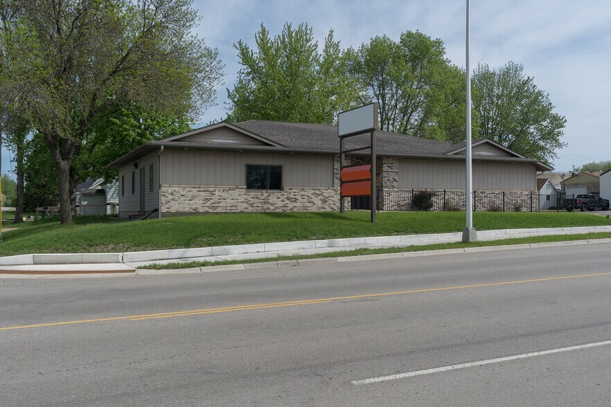 More Photos Of 608 Walnut Ave, Madison Lake Medical For Sale