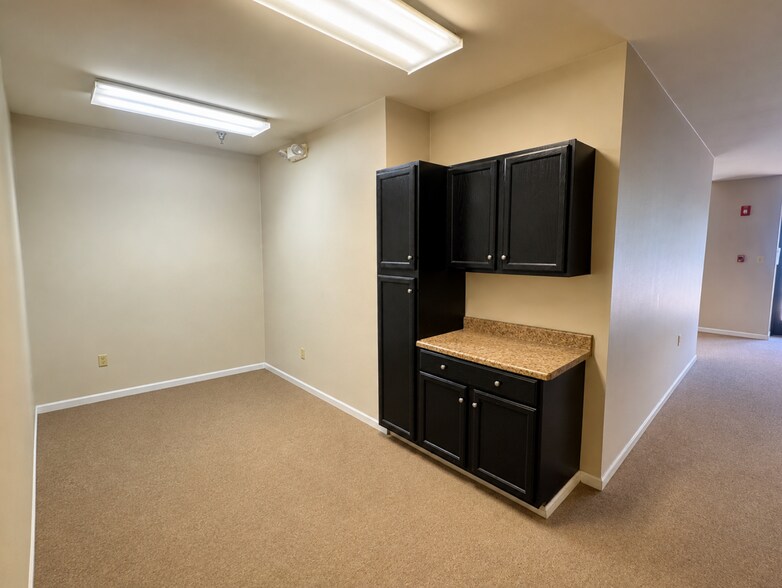 More Photos Of 13200 Marina Way, Woodbridge Office For Lease