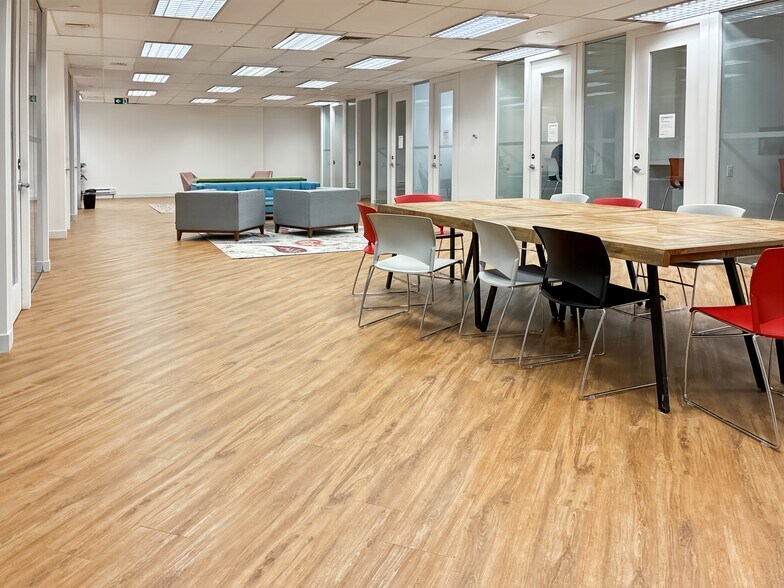 More Photos Of 325 Front St W, Toronto Coworking Space