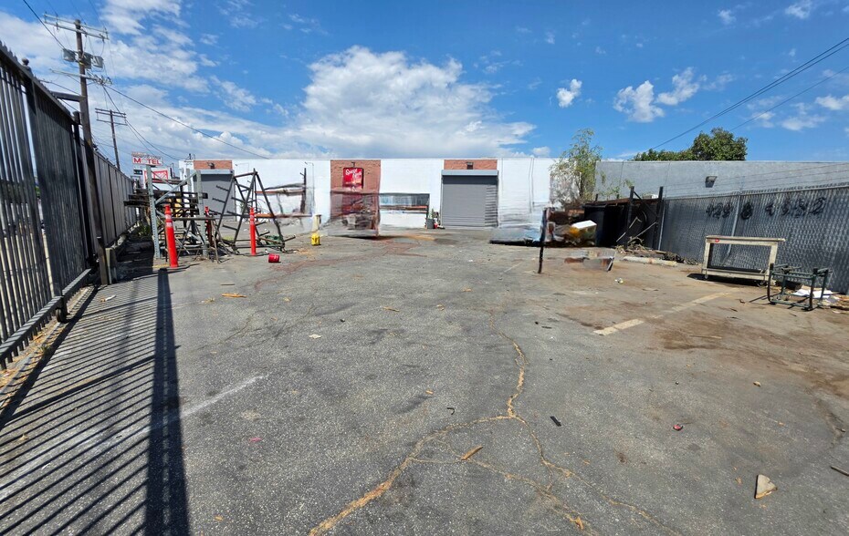 More Photos Of 8942 Lankershim Blvd, Sun Valley Manufacturing For Lease