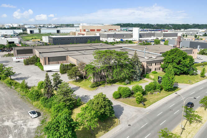 More Photos Of 3800 Boul Du Tricentenaire, Montréal Warehouse For Sale