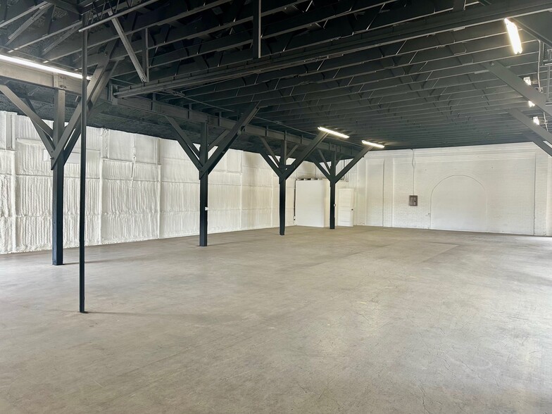 More Photos Of 200-232 W New Braunfels St, Seguin Warehouse For Lease