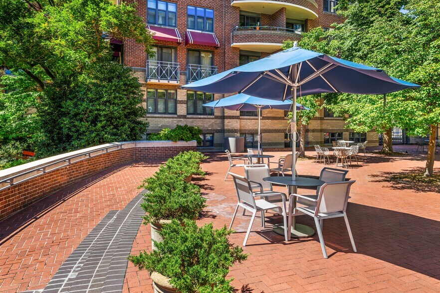 More Photos Of 1400 16th St NW, Washington Office For Lease