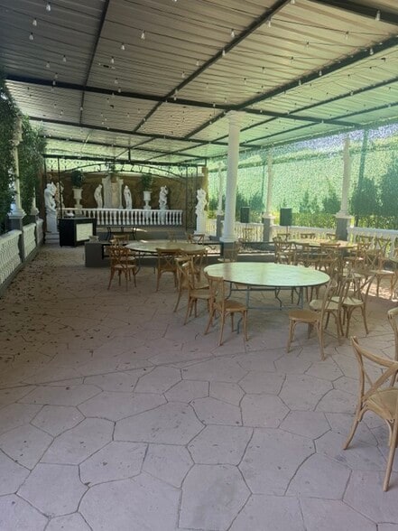 More Photos Of 6500 Foothill Blvd, Tujunga Restaurant For Sale
